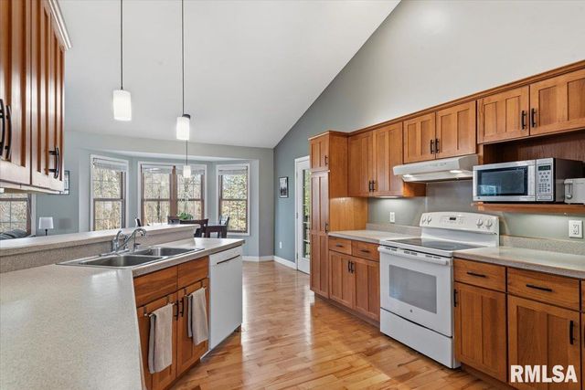 385 HIGH MEADOW, Sherman, IL 62684