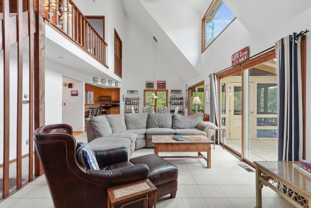 152 Saint Andrews TRAIL, Fontana, WI 53125