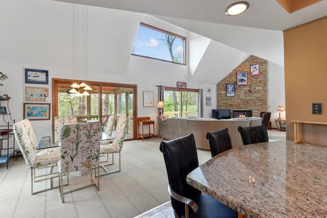 152 Saint Andrews TRAIL, Fontana, WI 53125