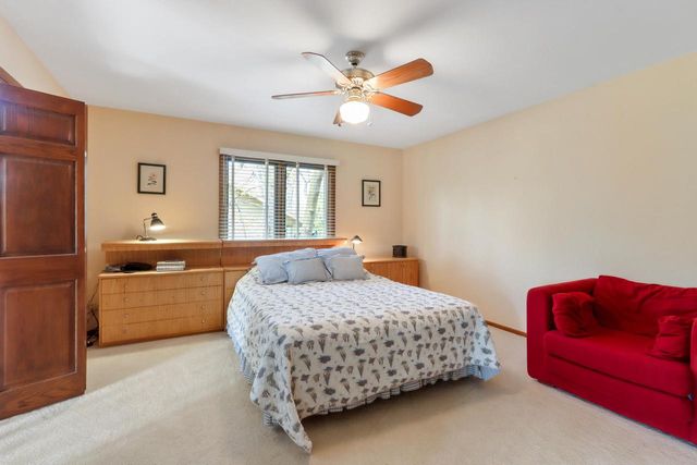 152 Saint Andrews TRAIL, Fontana, WI 53125