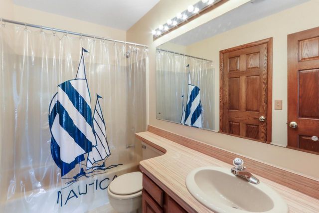 152 Saint Andrews TRAIL, Fontana, WI 53125