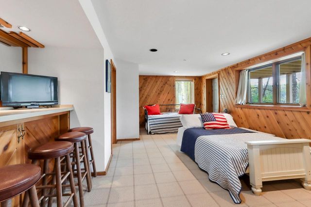 152 Saint Andrews TRAIL, Fontana, WI 53125