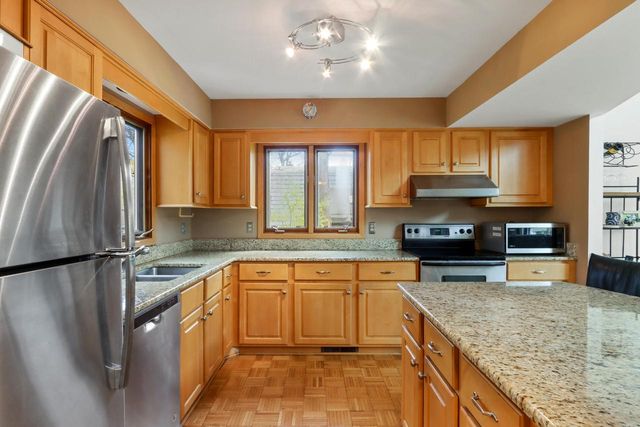 152 Saint Andrews TRAIL, Fontana, WI 53125