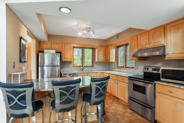 152 Saint Andrews TRAIL, Fontana, WI 53125