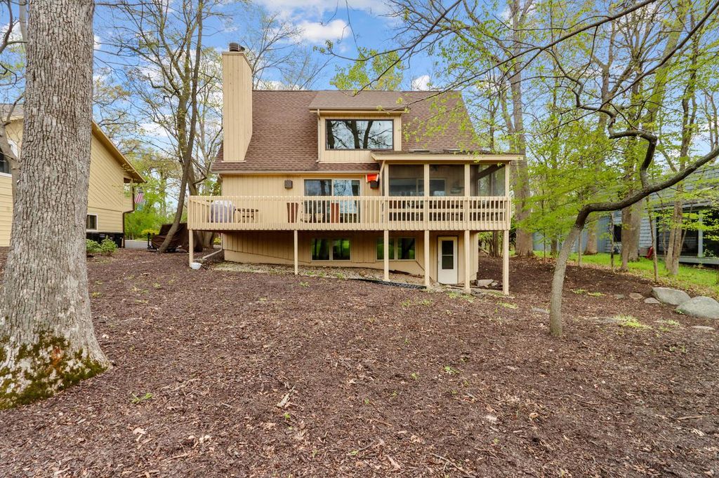 152 Saint Andrews TRAIL, Fontana, WI 53125