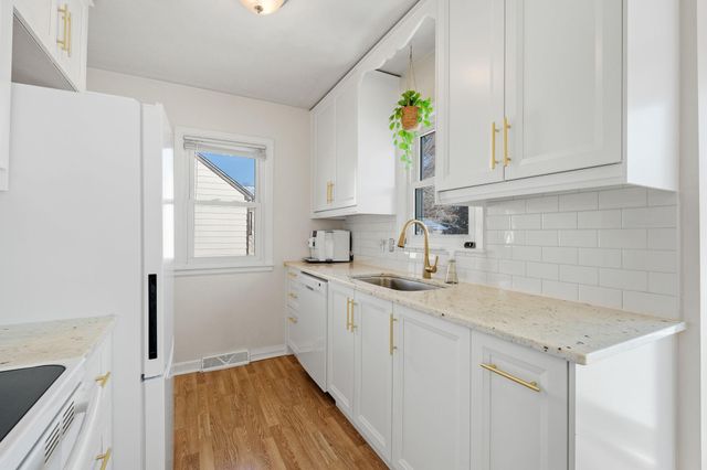 4350 Jersey Avenue N, Crystal, MN 55428