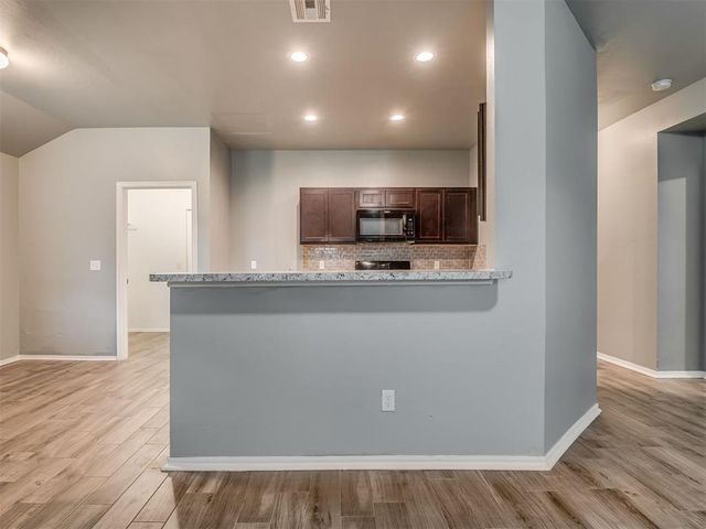 1708 Lanesboro Drive, The Village, OK 73120
