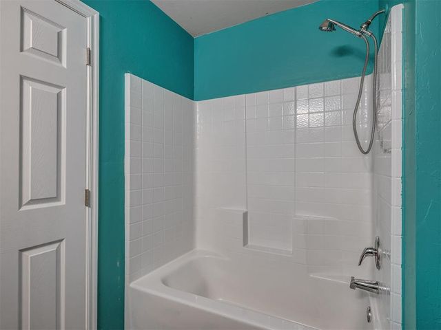 1708 Lanesboro Drive, The Village, OK 73120