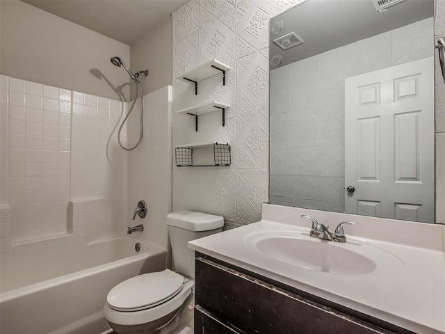 1708 Lanesboro Drive, The Village, OK 73120