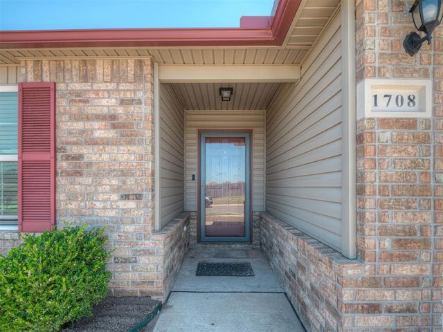 1708 Lanesboro Drive, The Village, OK 73120