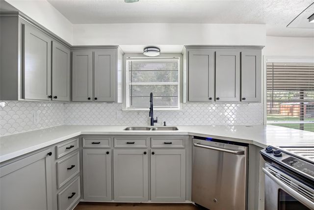 212 Normal Park Drive, Huntsville, TX 77320