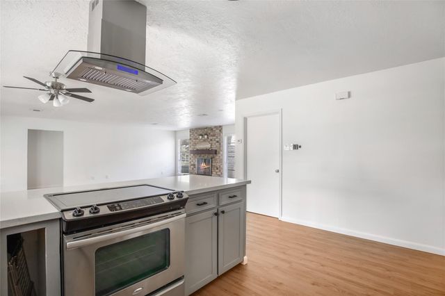 212 Normal Park Drive, Huntsville, TX 77320
