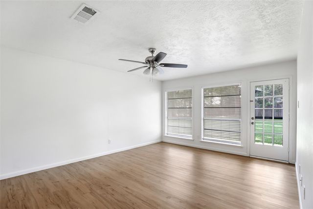 212 Normal Park Drive, Huntsville, TX 77320