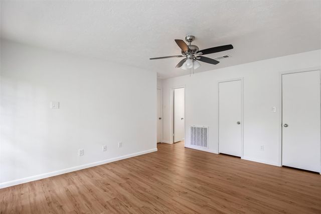 212 Normal Park Drive, Huntsville, TX 77320