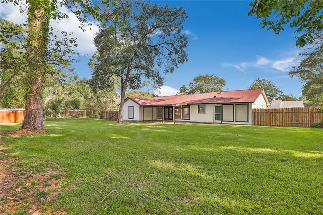 212 Normal Park Drive, Huntsville, TX 77320