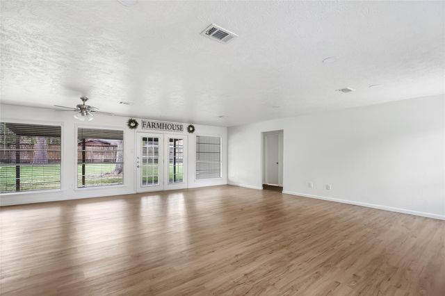 212 Normal Park Drive, Huntsville, TX 77320