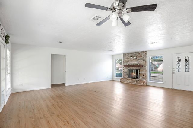 212 Normal Park Drive, Huntsville, TX 77320