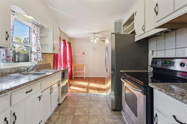 500 E GOTTSCHE AVENUE, Eustis, FL 32726