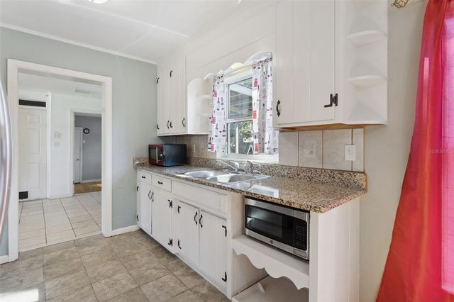 500 E GOTTSCHE AVENUE, Eustis, FL 32726