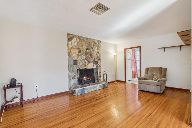 500 E GOTTSCHE AVENUE, Eustis, FL 32726