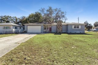 500 E GOTTSCHE AVENUE, Eustis, FL 32726