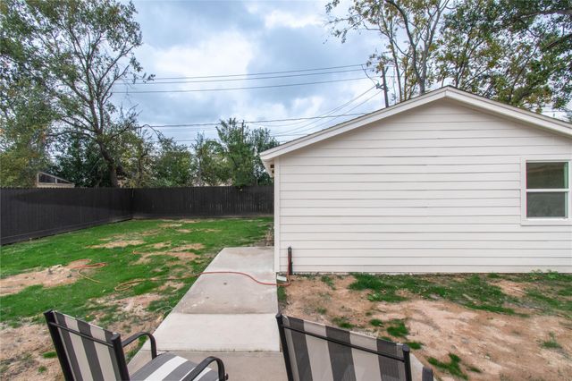 5326 De Lange Lane, Houston, TX 77092