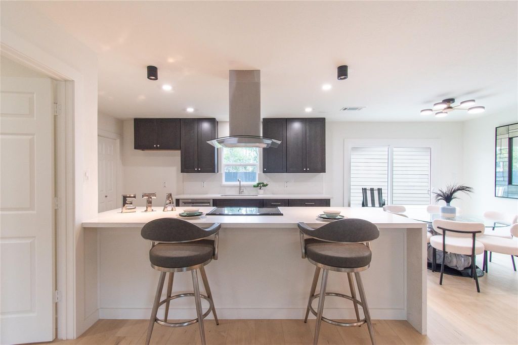 5326 De Lange Lane, Houston, TX 77092