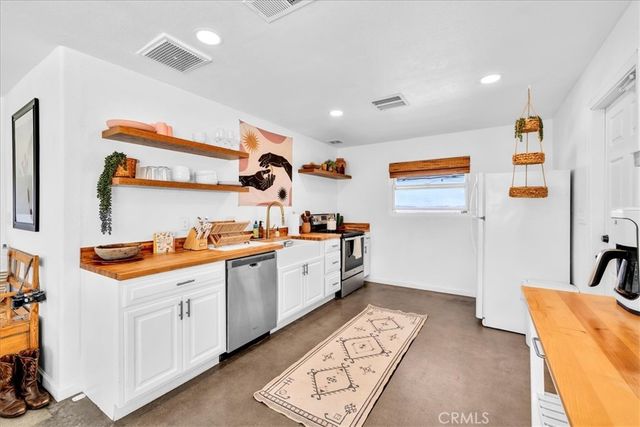 59700 Napa Road, Landers, CA 92285