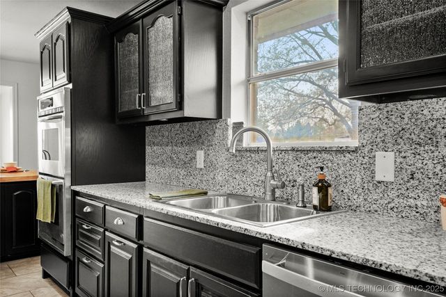 9839 N Lewis Avenue, Sperry, OK 74073