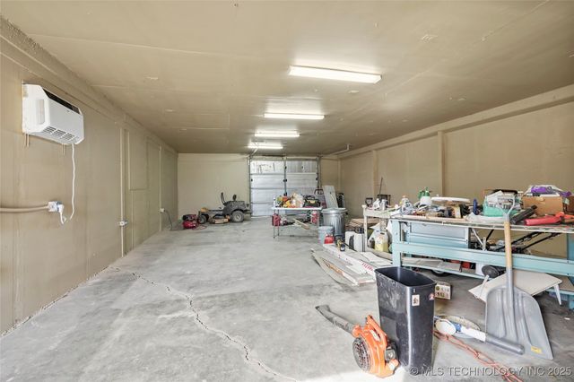 9839 N Lewis Avenue, Sperry, OK 74073