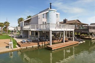 16533 Barbados Way, Jamaica Beach, TX 77554