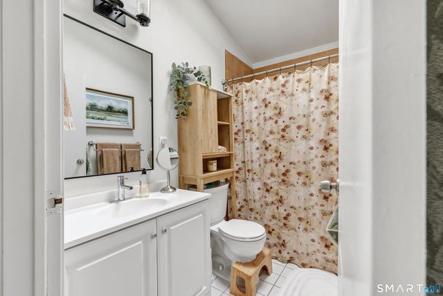 221 Meadows End Road, Milford, CT 06460