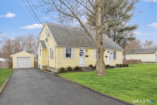 221 Meadows End Road, Milford, CT 06460