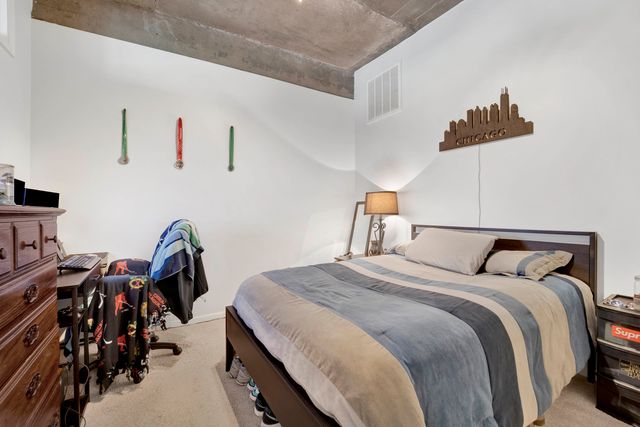 1000 W 15th Street 232, Chicago, IL 60608