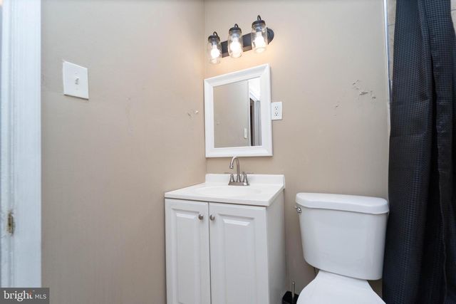 2820 EDGECOMBE CIR S, Baltimore, MD 21215