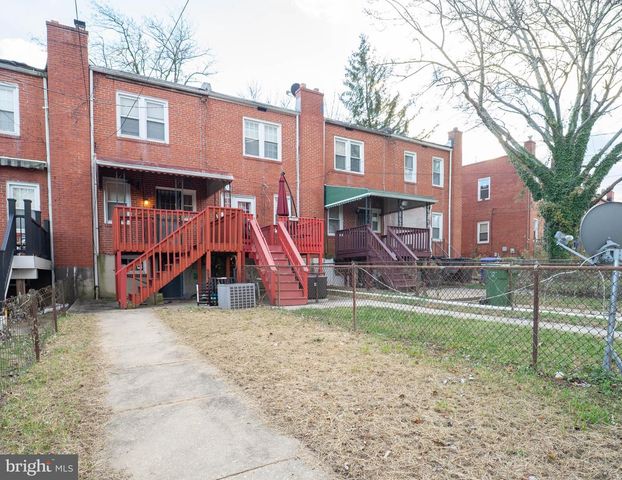 2820 EDGECOMBE CIR S, Baltimore, MD 21215