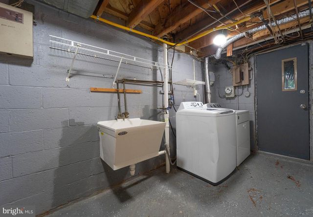 2820 EDGECOMBE CIR S, Baltimore, MD 21215