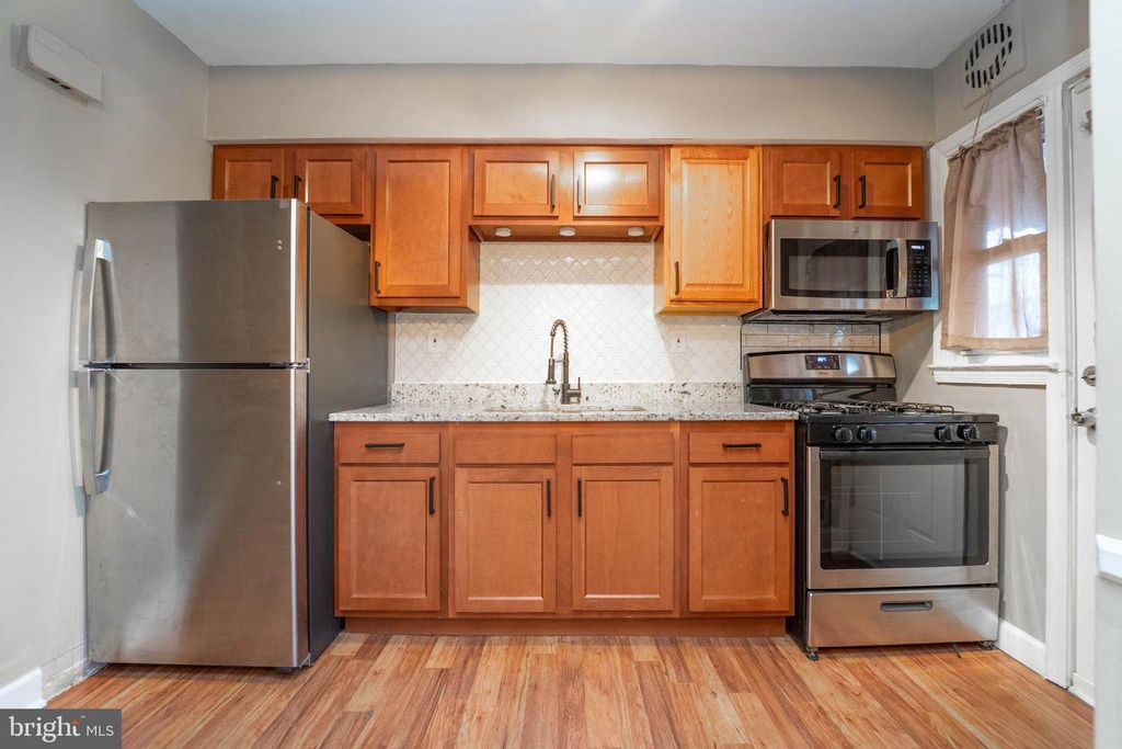 2820 EDGECOMBE CIR S, Baltimore, MD 21215