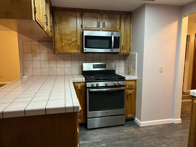 576 S Aronian Street, Tulare, CA 93274