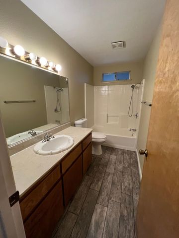 576 S Aronian Street, Tulare, CA 93274