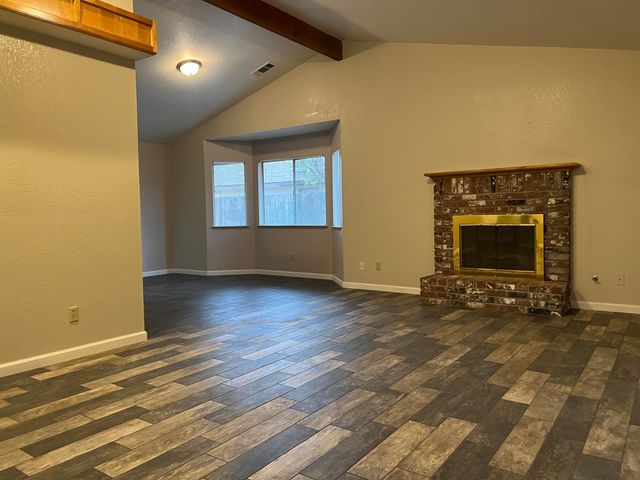 576 S Aronian Street, Tulare, CA 93274