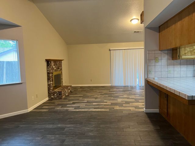 576 S Aronian Street, Tulare, CA 93274