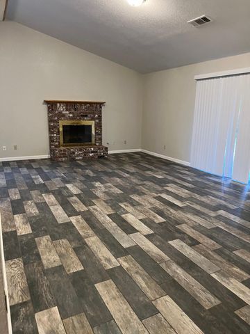 576 S Aronian Street, Tulare, CA 93274