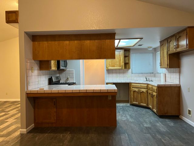 576 S Aronian Street, Tulare, CA 93274