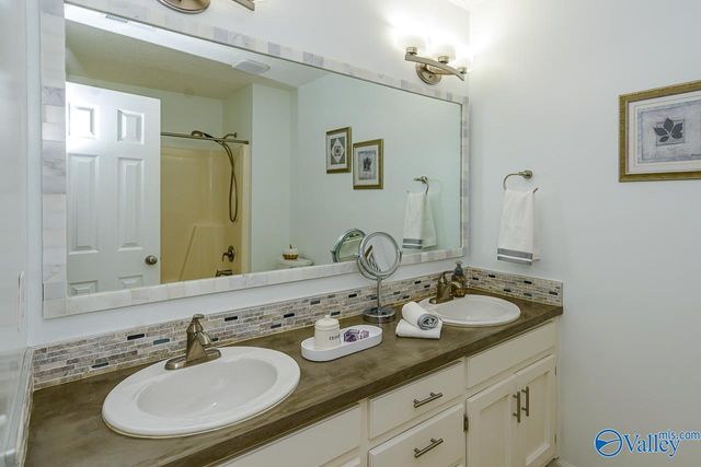 208 South Oxford Circle, Meridianville, AL 35759