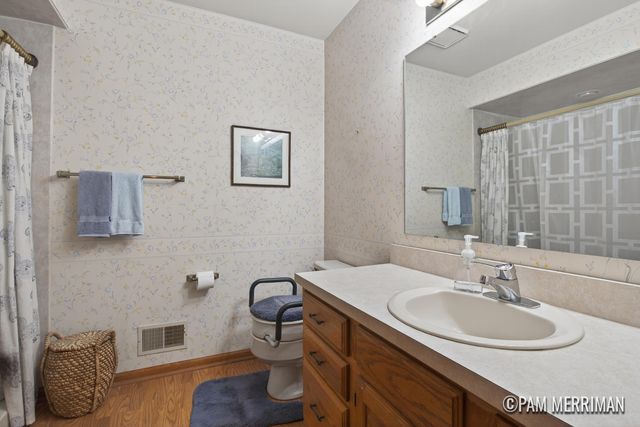 6733 Leisure Way Drive SE 32, Caledonia, MI 49316