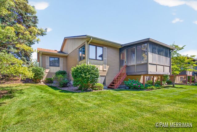 6733 Leisure Way Drive SE 32, Caledonia, MI 49316