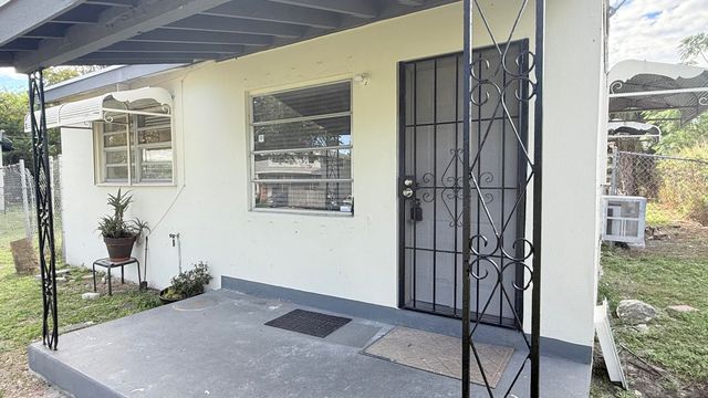 208 NW 8th Avenue, Delray Beach, FL 33444