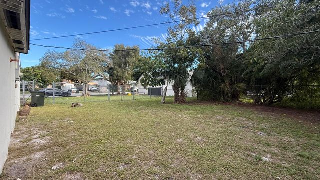 208 NW 8th Avenue, Delray Beach, FL 33444