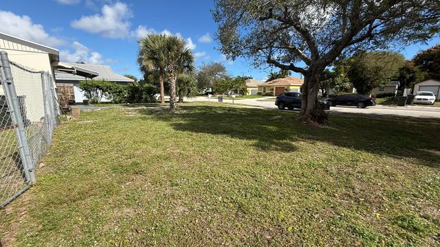 208 NW 8th Avenue, Delray Beach, FL 33444